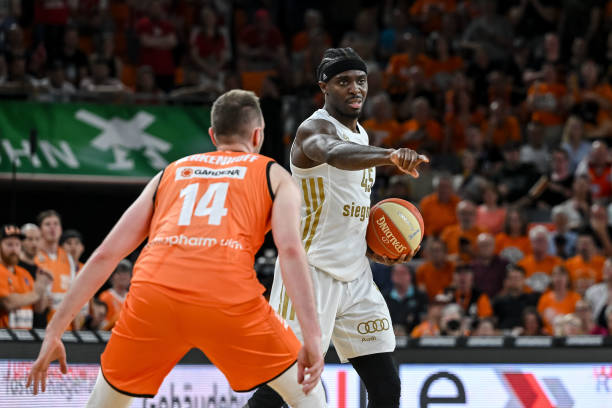 加强与媒体 加强与媒体